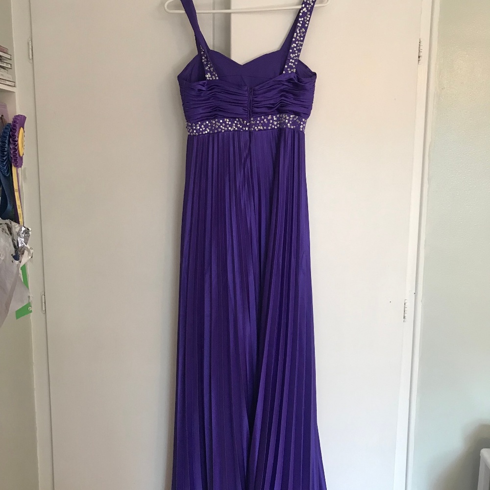 Dress - Picture 2 of 2